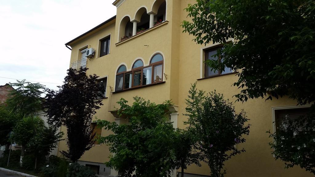 Moonlight Central Apartments Oradea Bilik gambar